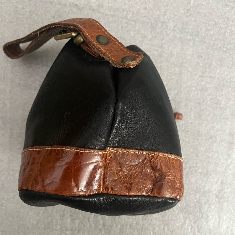 VTG Furla Black and Tan Mini Leather Pouch Wrislet - Picture 3 of 8